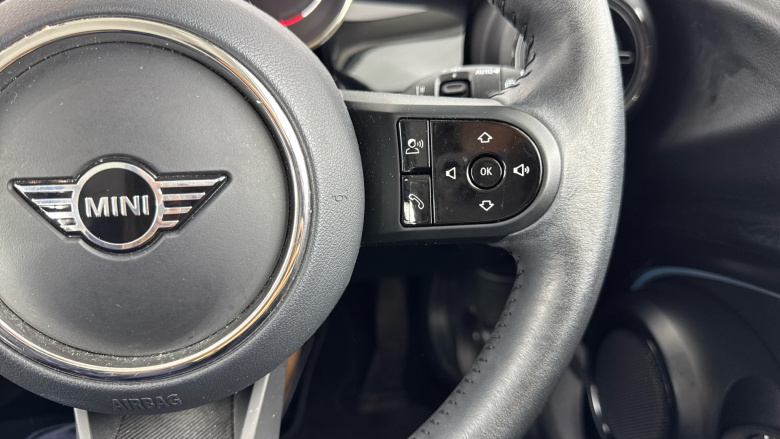 MINI Hatchback 1.5 Cooper Classic 3dr Auto Petrol Hatchback